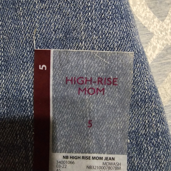 NWT No Boundaries High Rise Mom Jeans - Picture 4 of 4